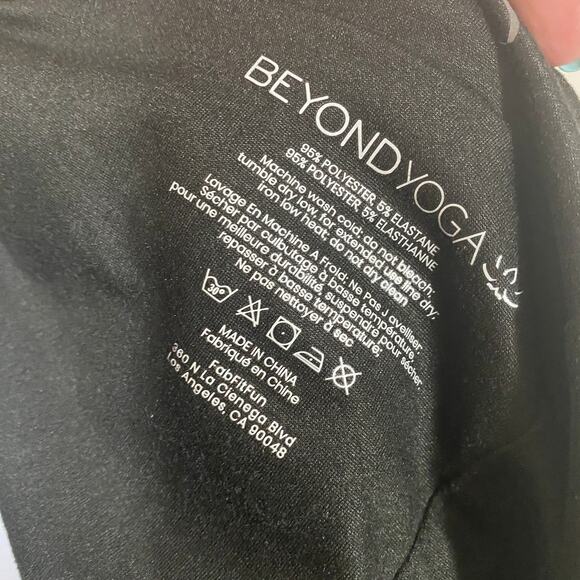 Beyond Yoga Pocket Infinity Scarf Black Hidden Media Pocket OS - Picture 4 of 7